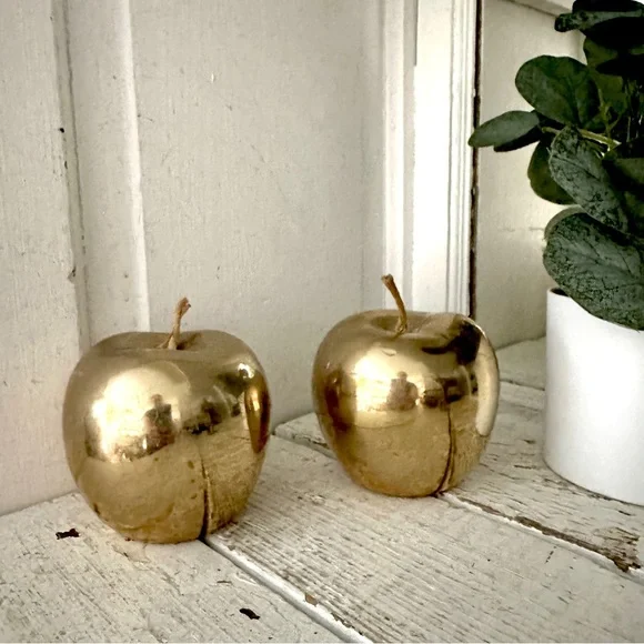 Pair of Gold Metal Apples Faux Brass Fruit Home Decor Vintage Style Ornamental - Picture 1 of 7
